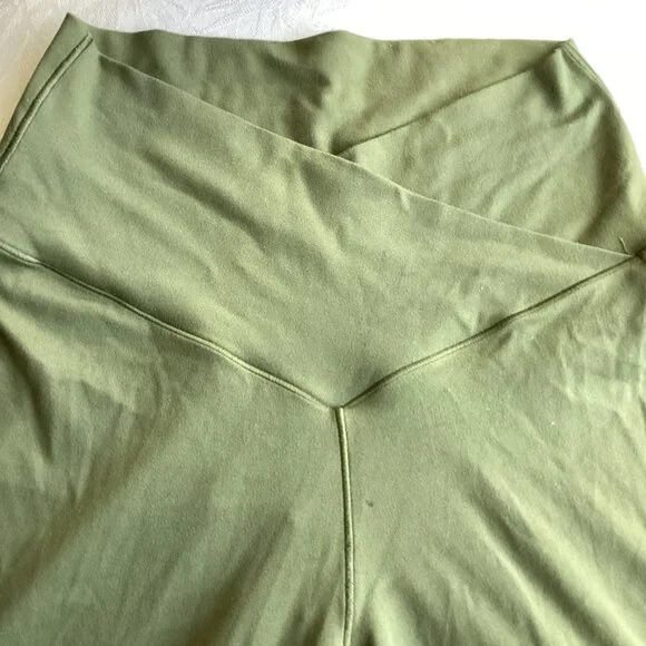 Green Offline by Aerie High Rise Long Inseam Yoga Pants - Medium - Picture 3 of 6
